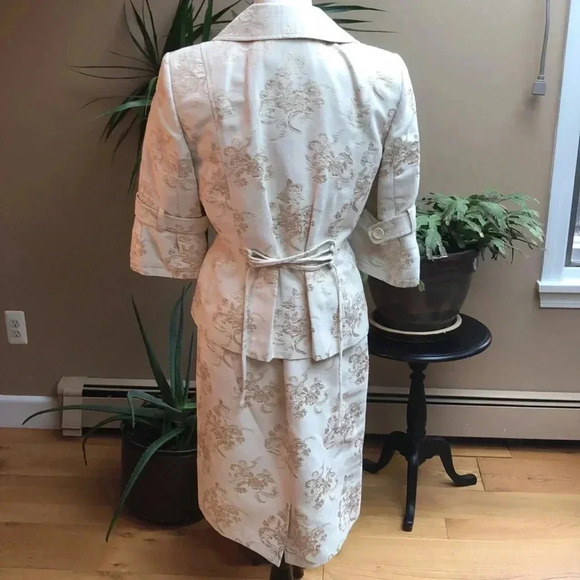 Beautiful Brocade Lined Skirt Set by Anne Klein. Size 8 - Picture 3 of 6